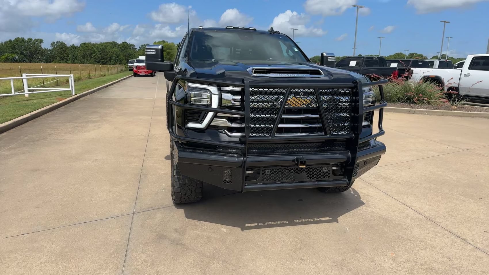 Used 2024 Chevrolet Silverado 3500 High Country w/ High Country Premium Package AWD/4WD image 2