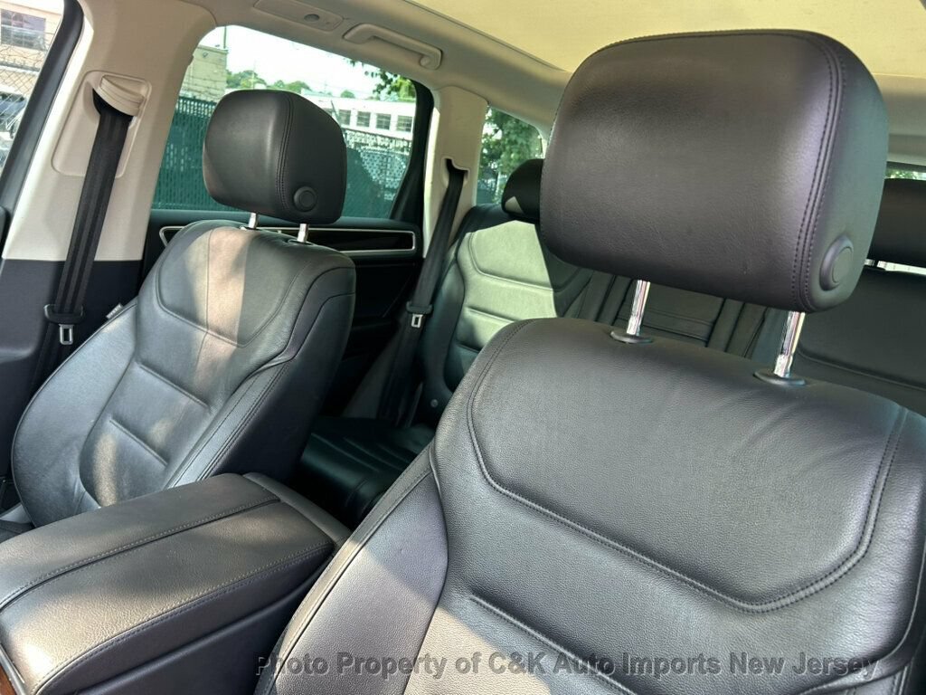 Used 2015 Volkswagen Touareg VR6 AWD/4WD image 20