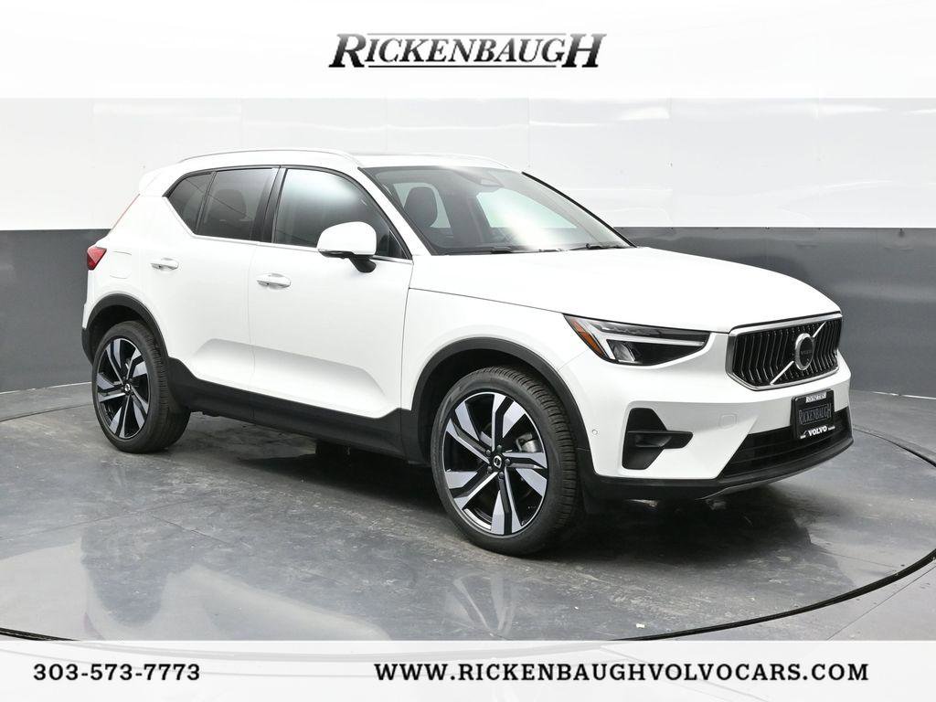 Used 2025 Volvo XC40 B5 Plus image 1
