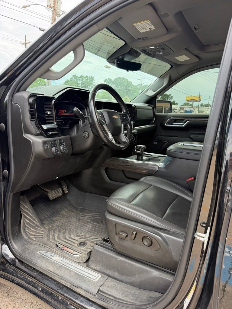 Used 2022 Chevrolet Silverado 1500 LTZ w/ LTZ Premium Package AWD/4WD image 13