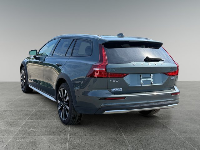 Used 2026 Volvo V60 B5 Cross Country Ultra w/ Climate Package AWD/4WD image 4