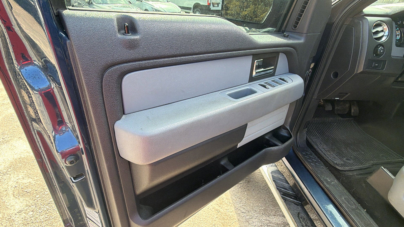 Used 2013 Ford F150 XLT w/ Luxury Equipment Group image 14