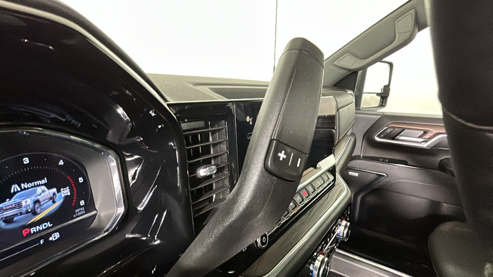Used 2024 GMC Sierra 2500 SLT w/ SLT Premium Package AWD/4WD image 25