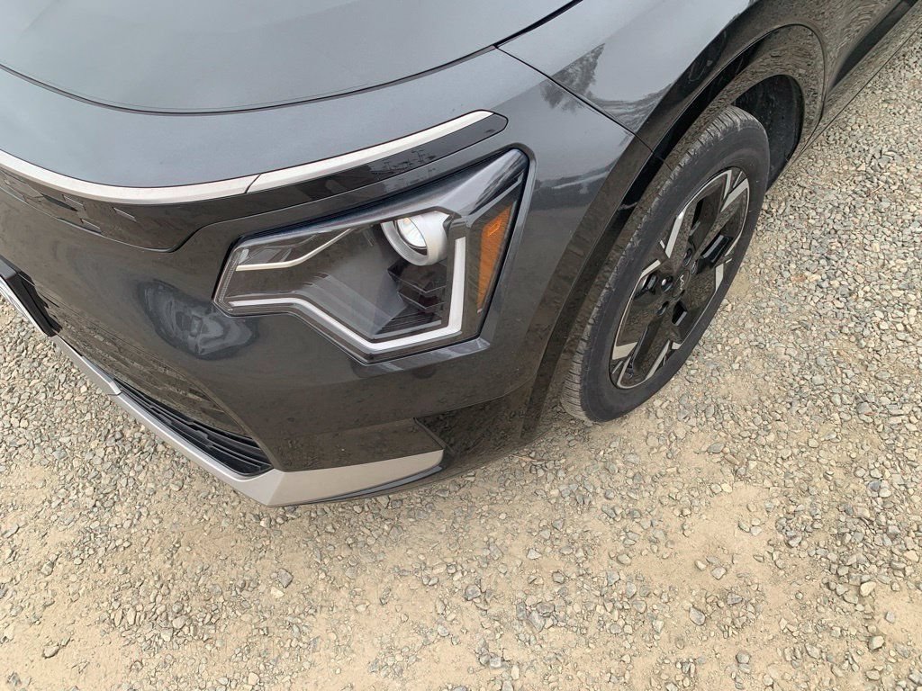 Certified 2023 Kia Niro Wind FWD image 2