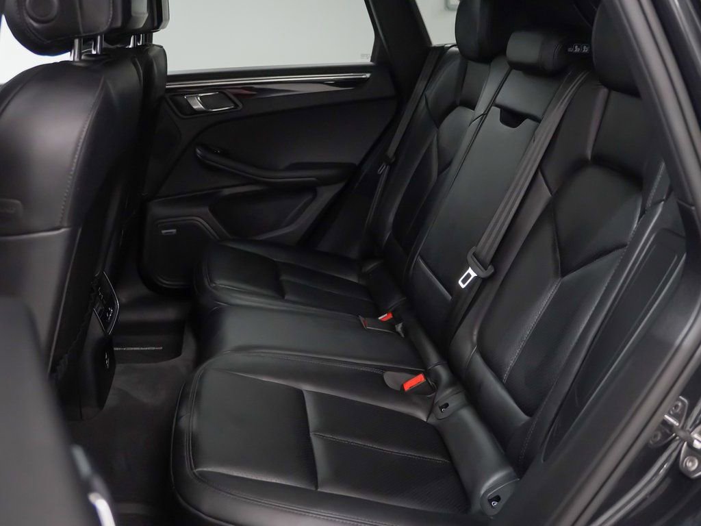 Certified 2025 Porsche Macan image 18