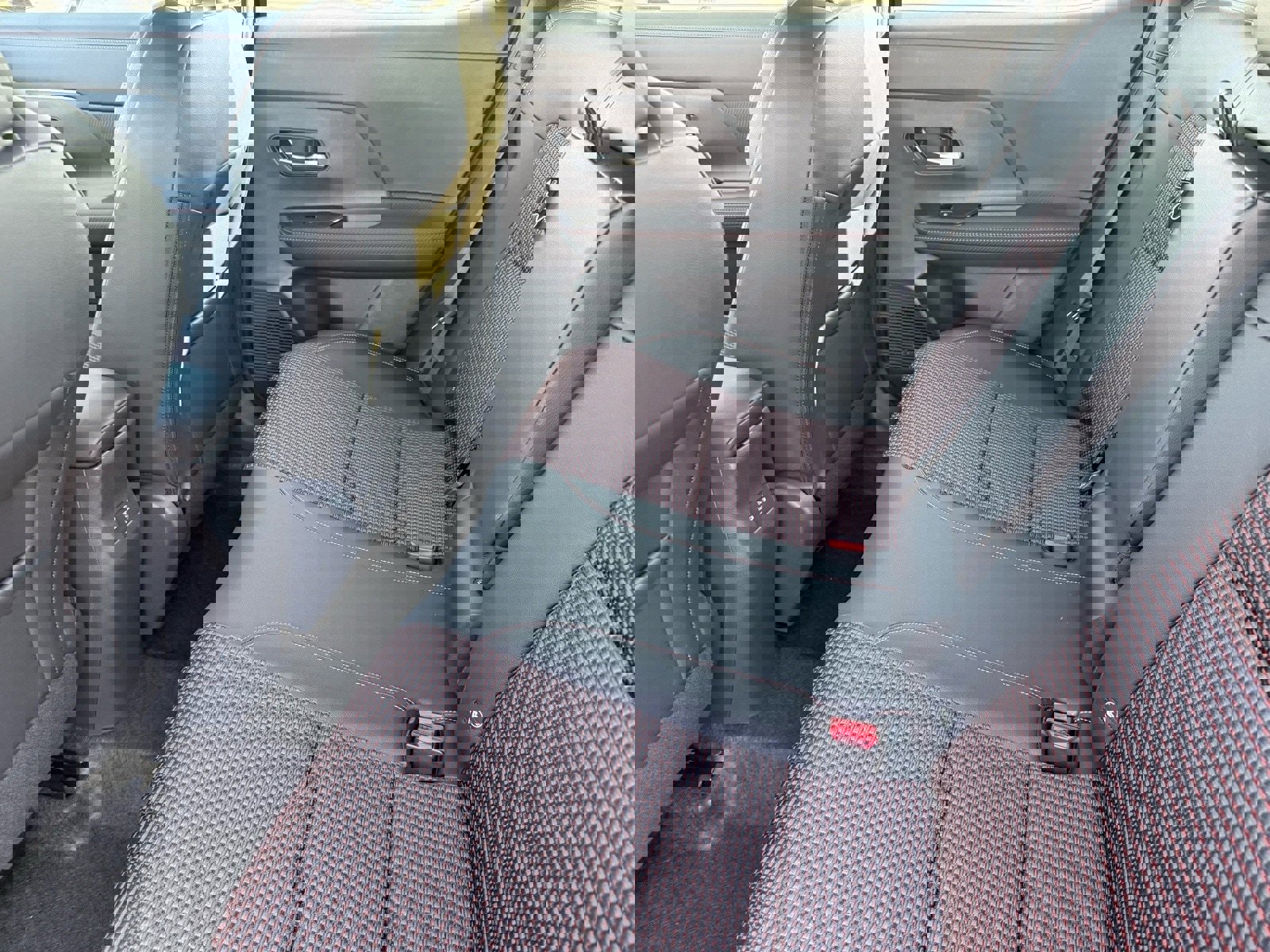 New 2025 Nissan Kicks SR image 15