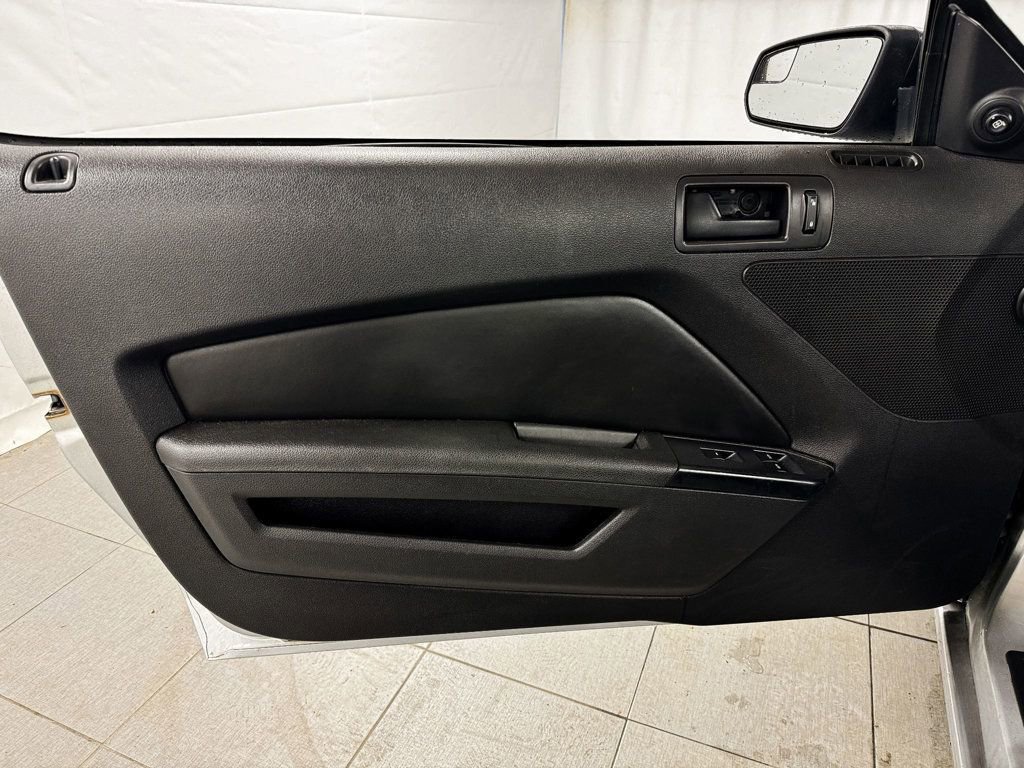 Used 2014 Ford Mustang Convertible image 16