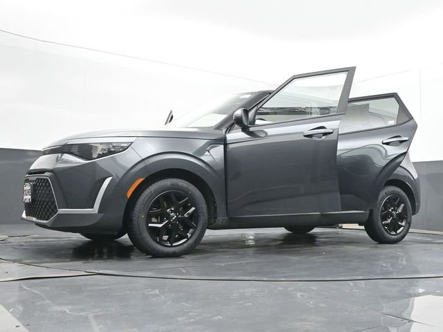 Used 2025 Kia Soul LX w/ LX Technology Package FWD image 49
