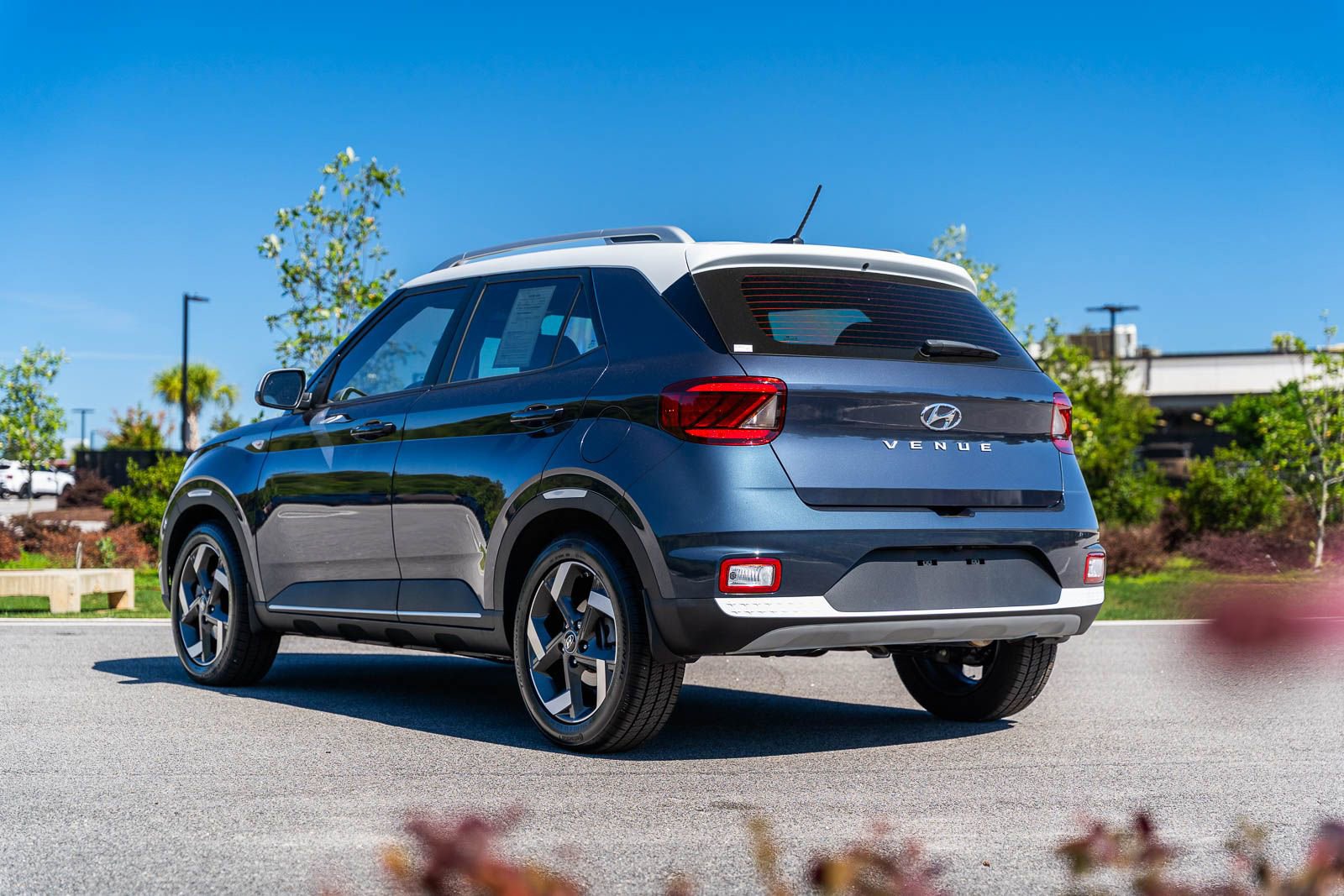 Used 2025 Hyundai Venue Limited FWD image 6