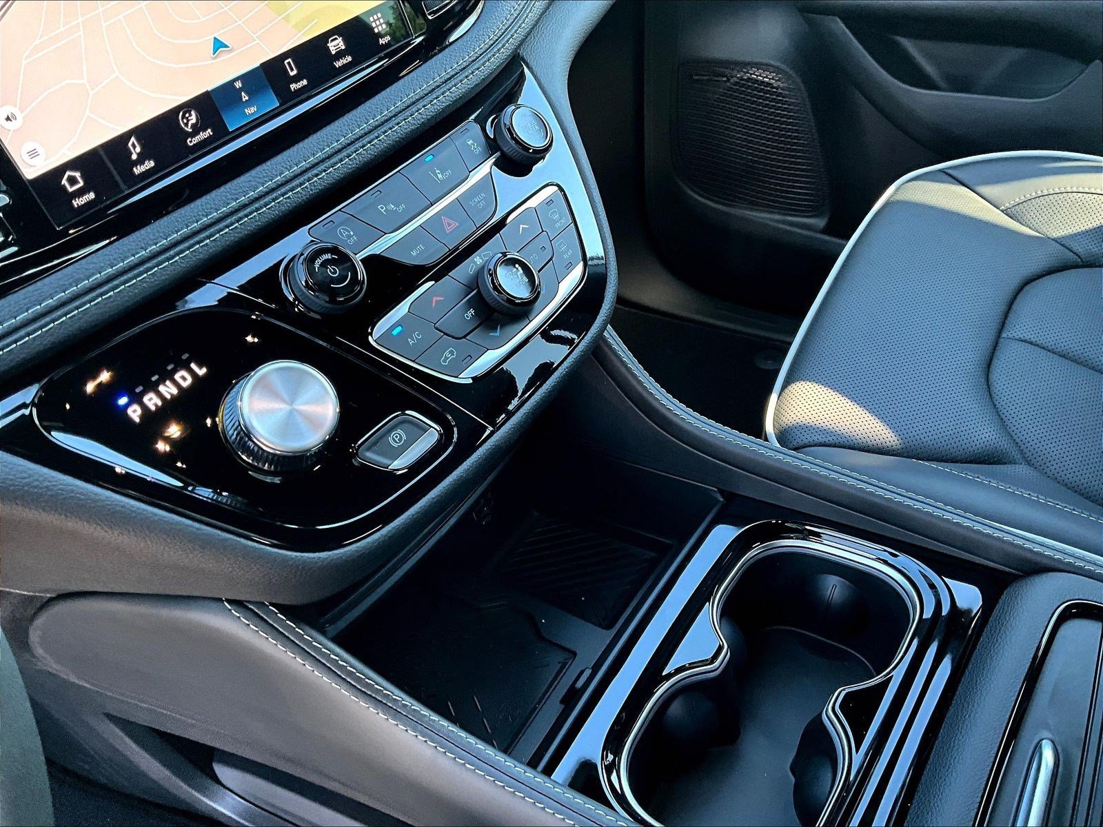 New 2027 Chrysler Pacifica Limited AWD/4WD image 12