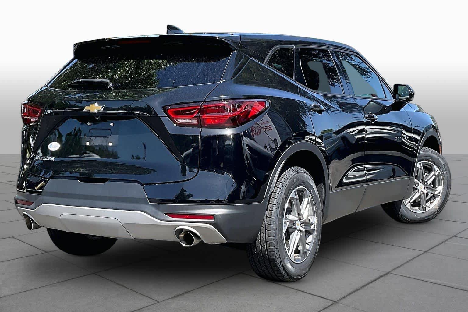 Used 2024 Chevrolet Blazer LT FWD image 13