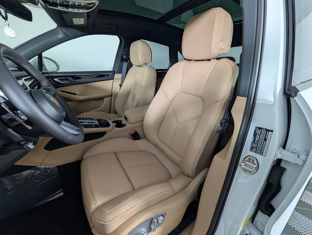 New 2026 Porsche Macan image 5