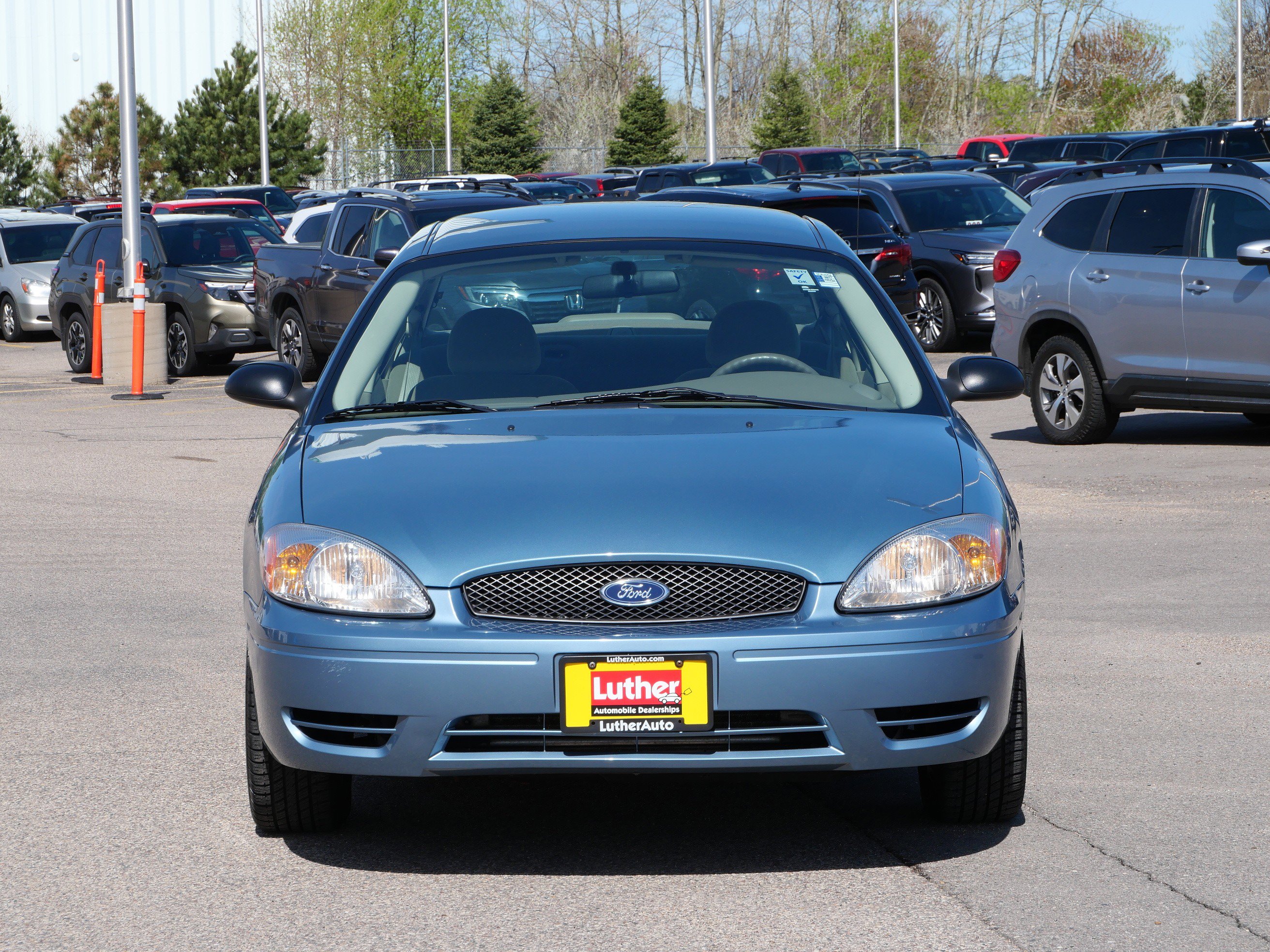 Used 2007 Ford Taurus SE FWD image 2
