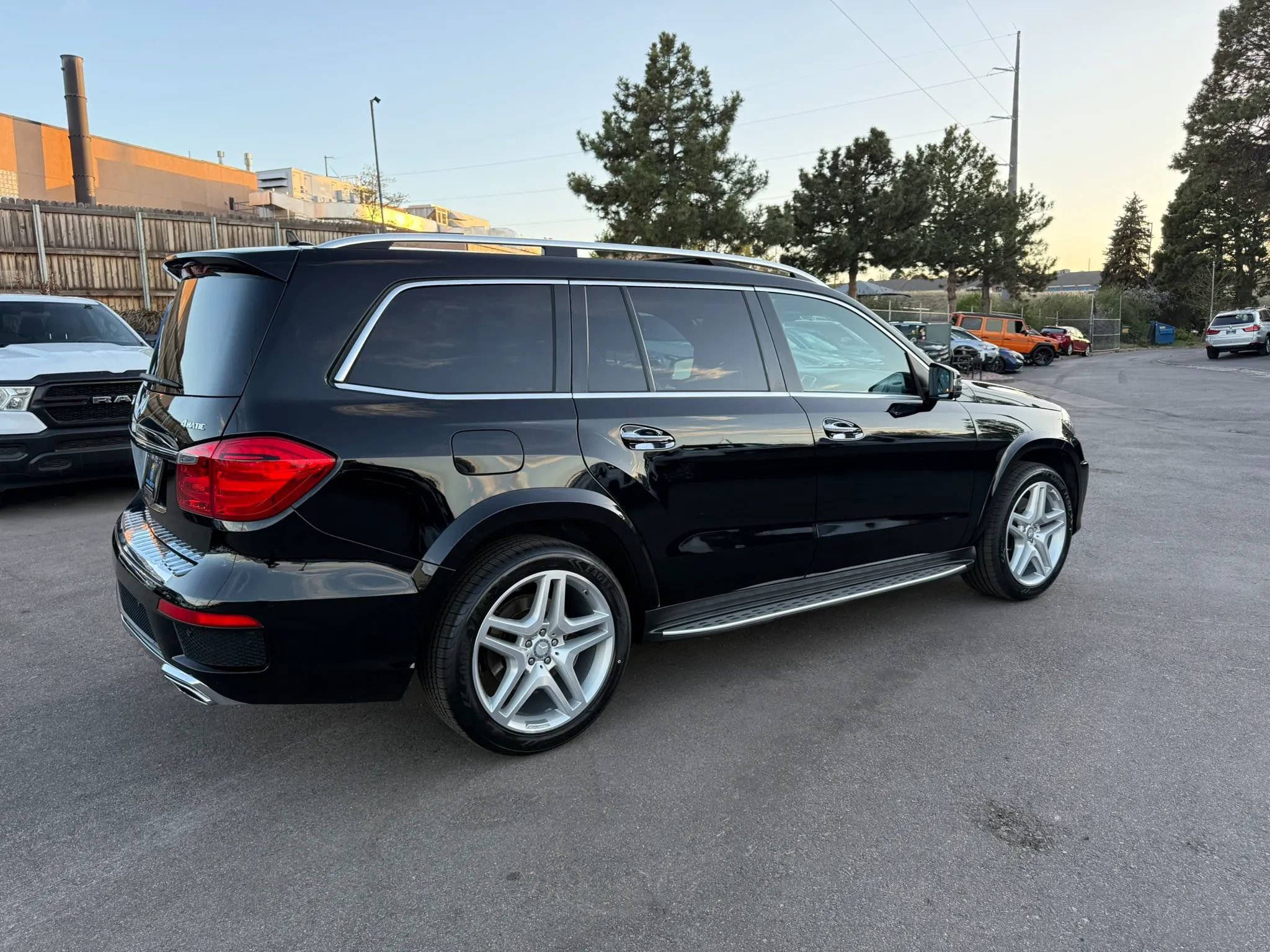 Used 2015 Mercedes-Benz GL 550 4MATIC image 7
