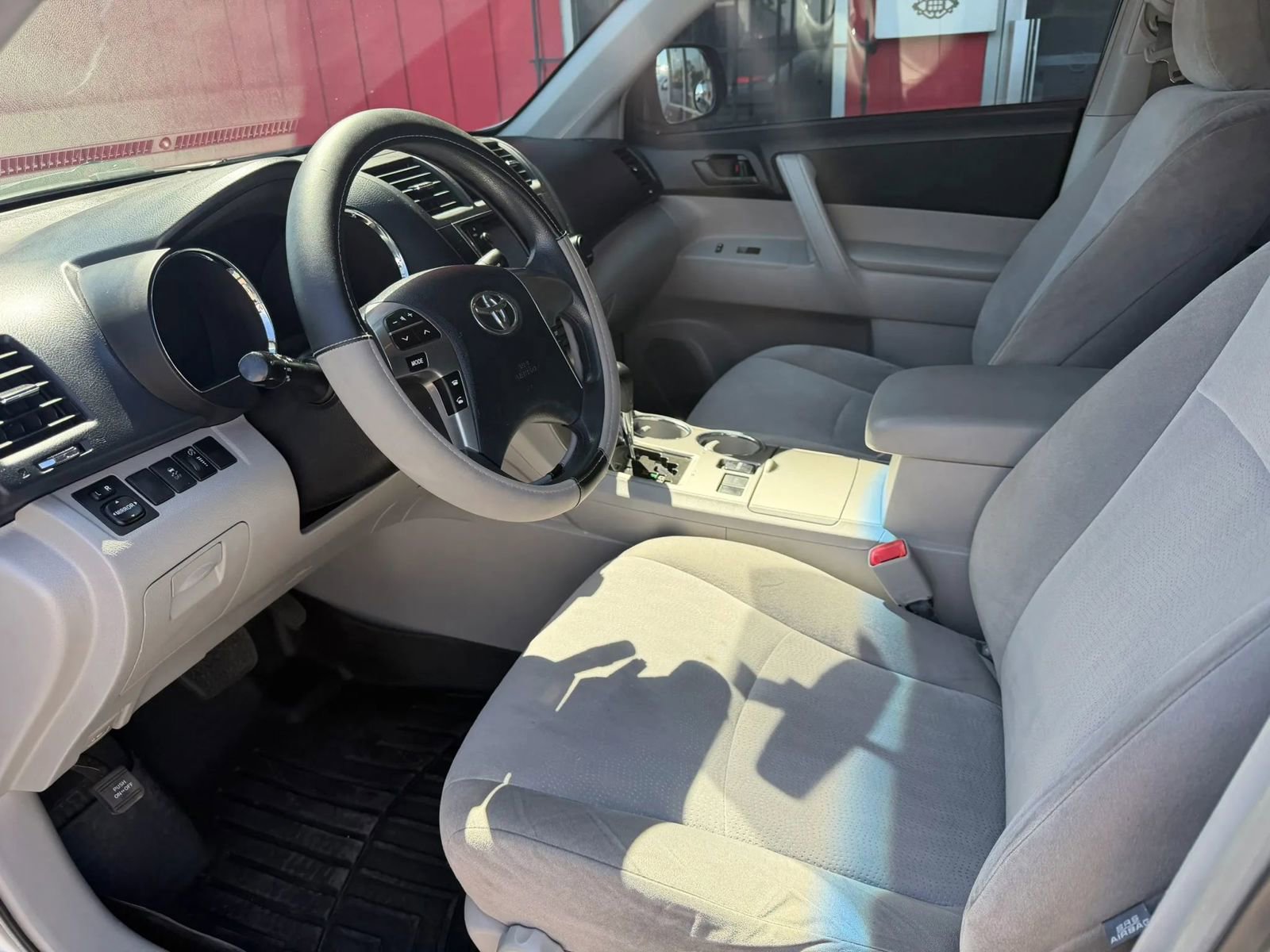 Used 2013 Toyota Highlander FWD image 12