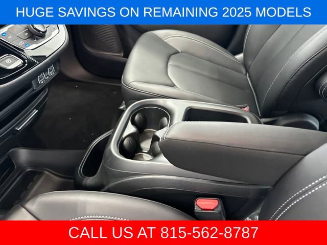 New 2025 Chrysler Pacifica Select image 15