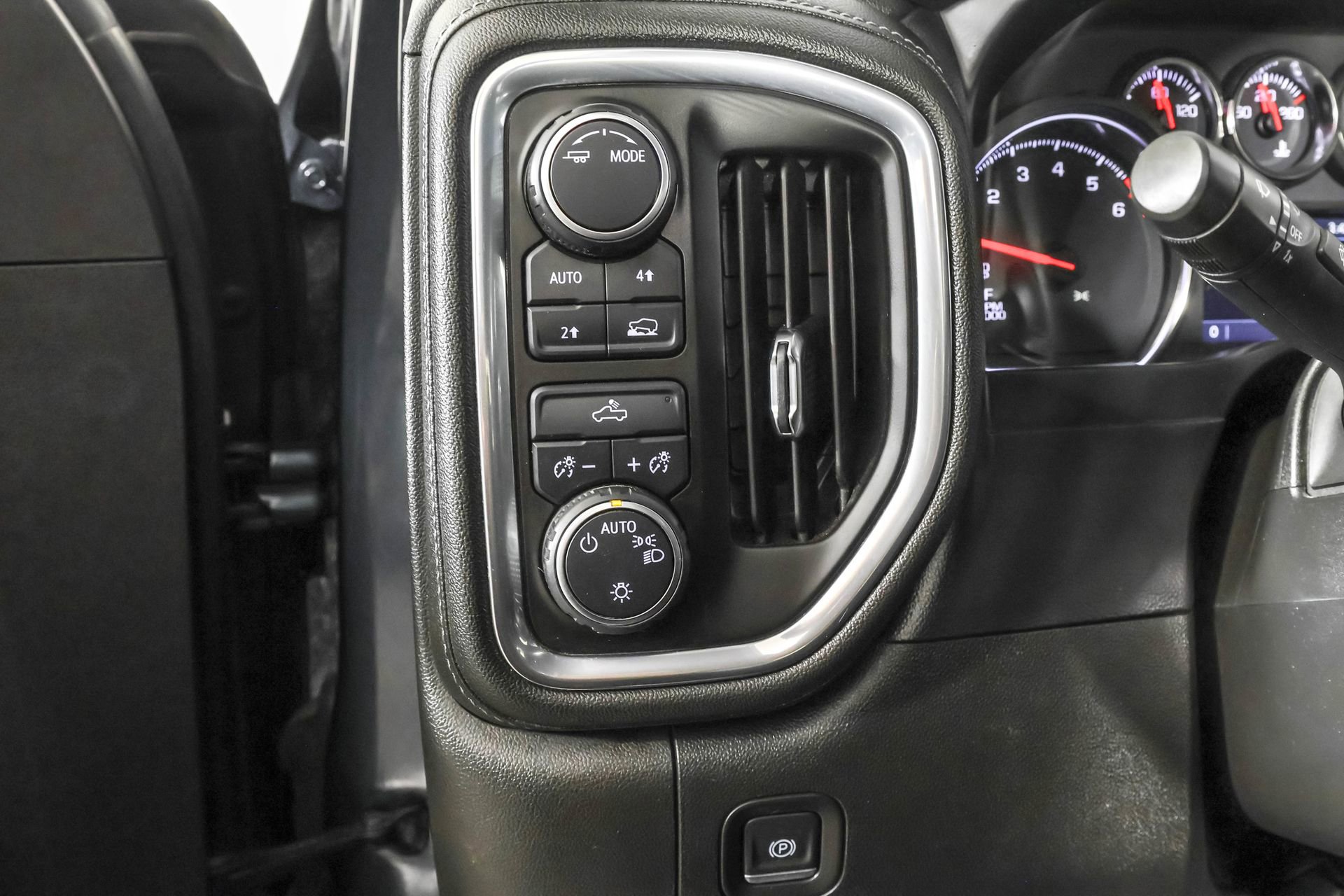 Used 2021 Chevrolet Silverado 1500 LT image 22