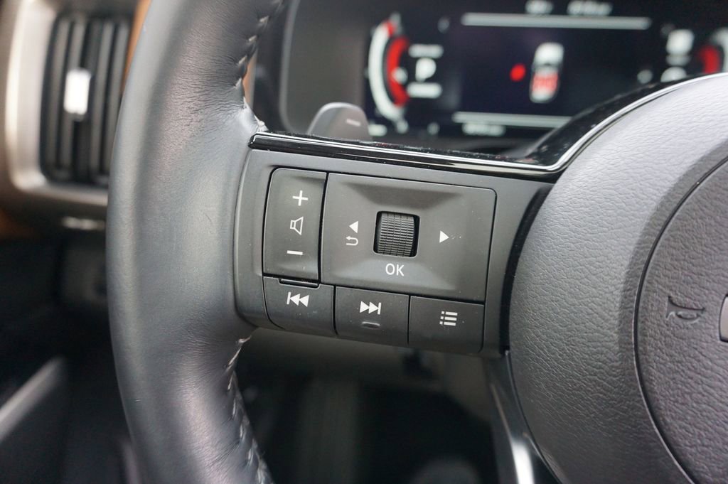 Used 2025 Nissan Pathfinder Platinum FWD image 8