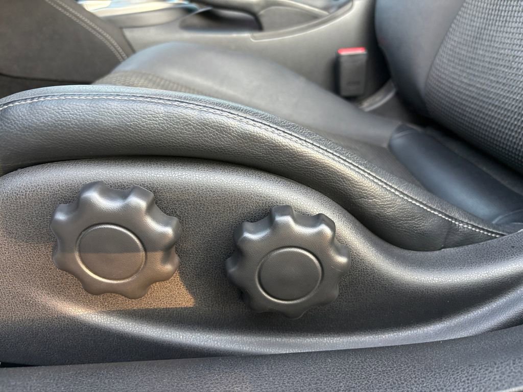 Used 2016 Nissan 370Z Touring image 13