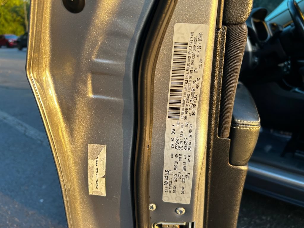 Used 2017 Jeep Cherokee Latitude FWD image 30