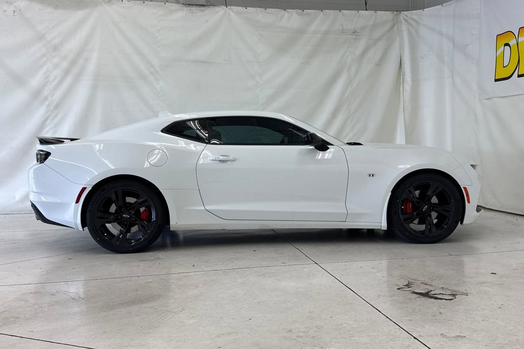 Used 2020 Chevrolet Camaro SS RWD image 3