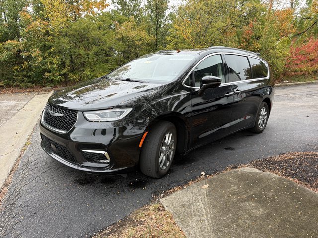 Used 2021 Chrysler Pacifica Touring w/ Cold Weather Group FWD image 6