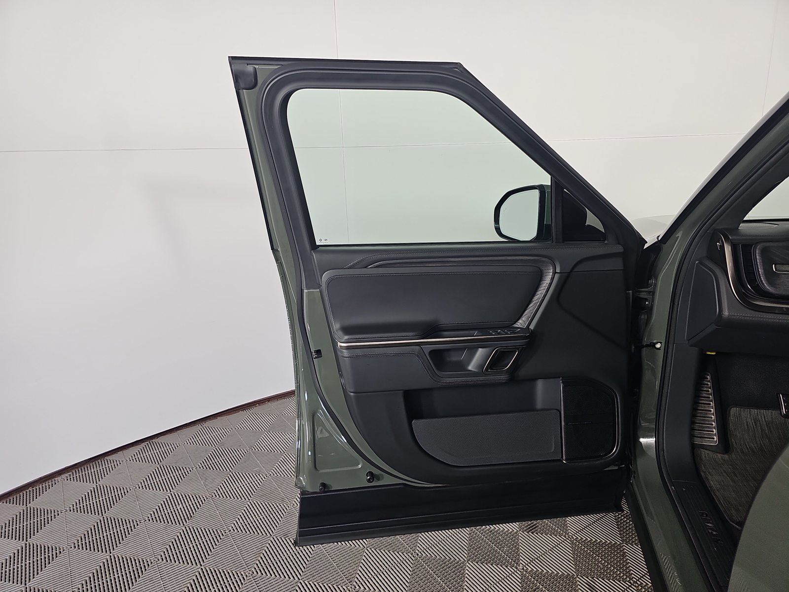 Used 2022 Rivian R1T Launch Edition AWD/4WD image 16