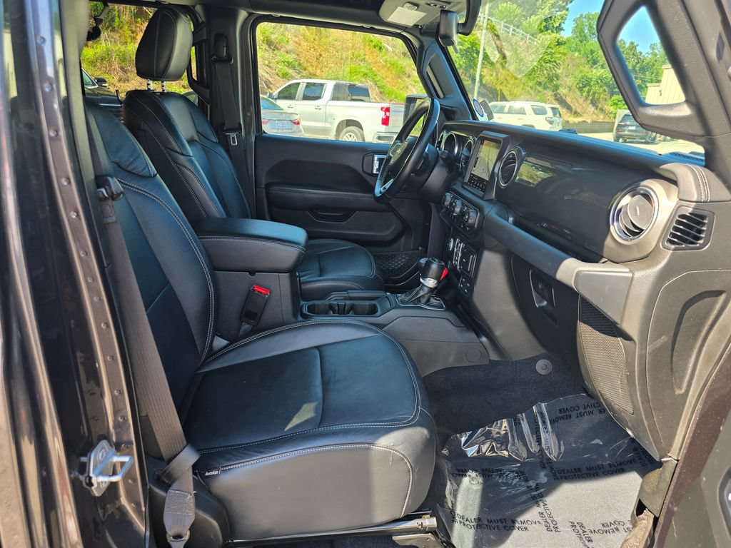 Used 2022 Jeep Wrangler Unlimited Sahara AWD/4WD image 27
