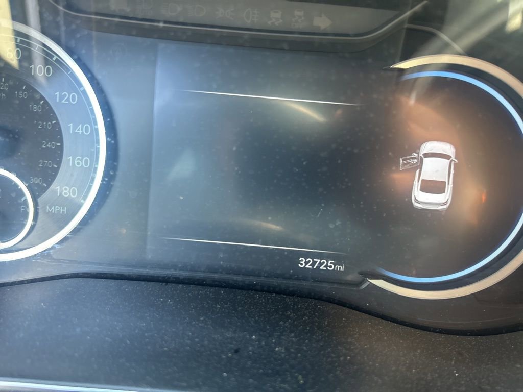 Used 2025 Genesis G70 2.5T image 9