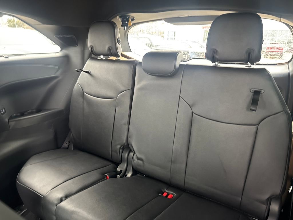 New 2026 Toyota Sienna XLE Woodland Edition image 33