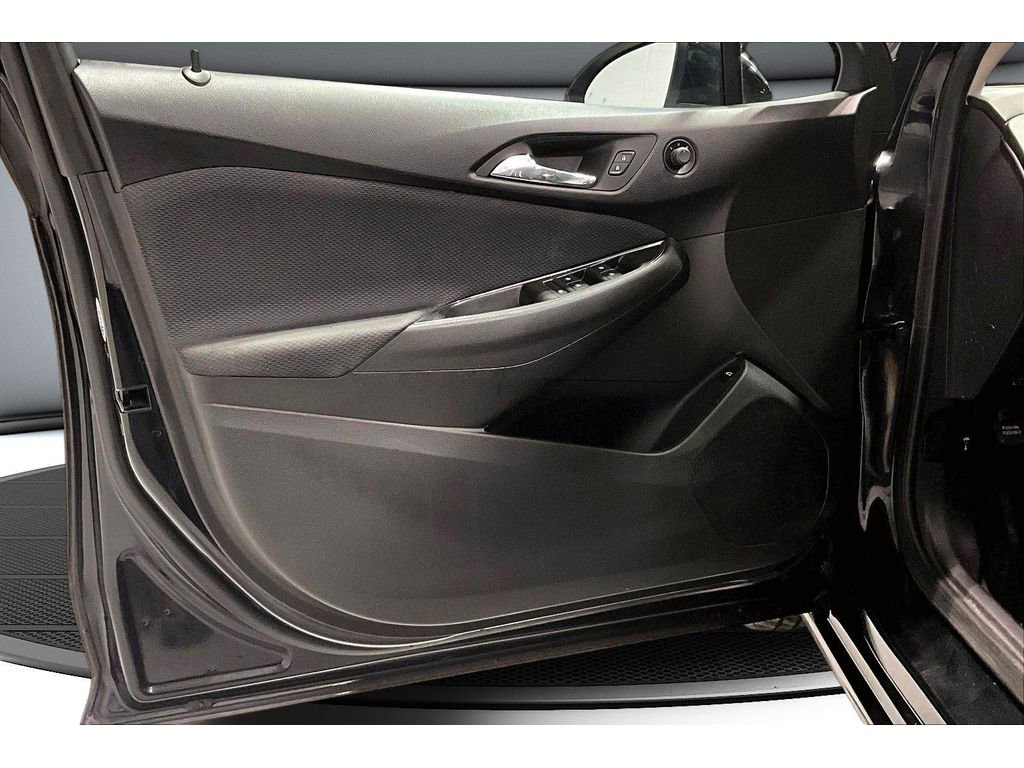 Used 2018 Chevrolet Cruze LT w/ Convenience Package image 23