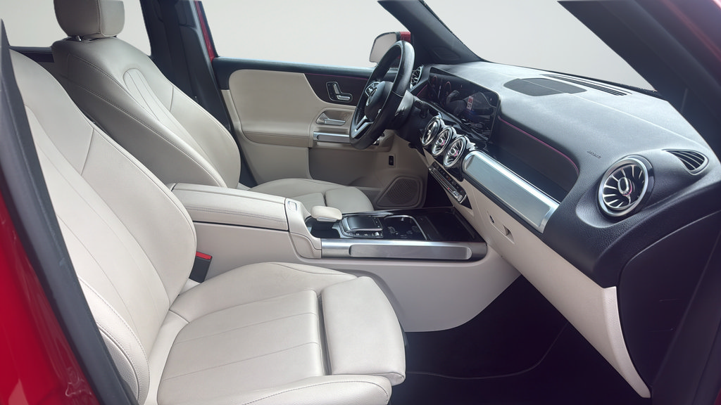 Used 2021 Mercedes-Benz GLB 250 w/ Premium Package image 19