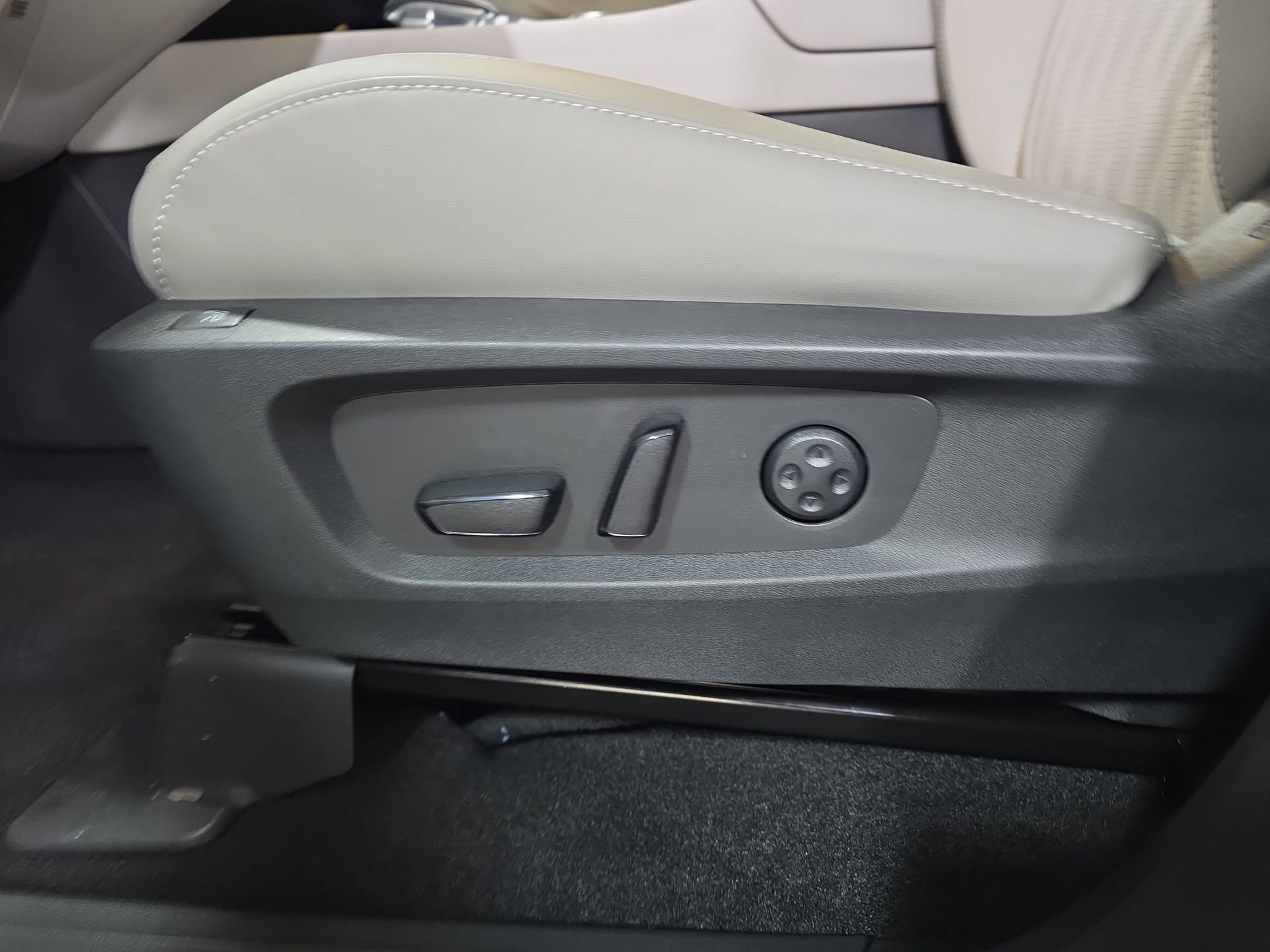 New 2026 INFINITI QX60 Autograph w/ Dark Cargo Package image 28