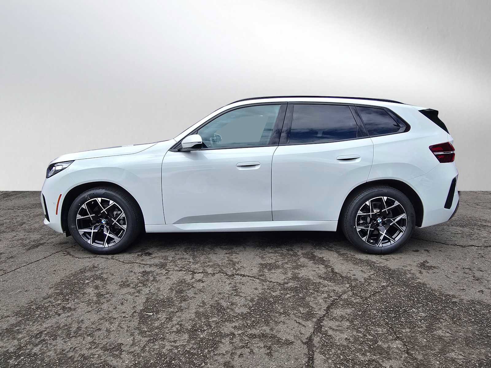 Used 2025 BMW X3 xDrive30i w/ Premium Package AWD/4WD image 6