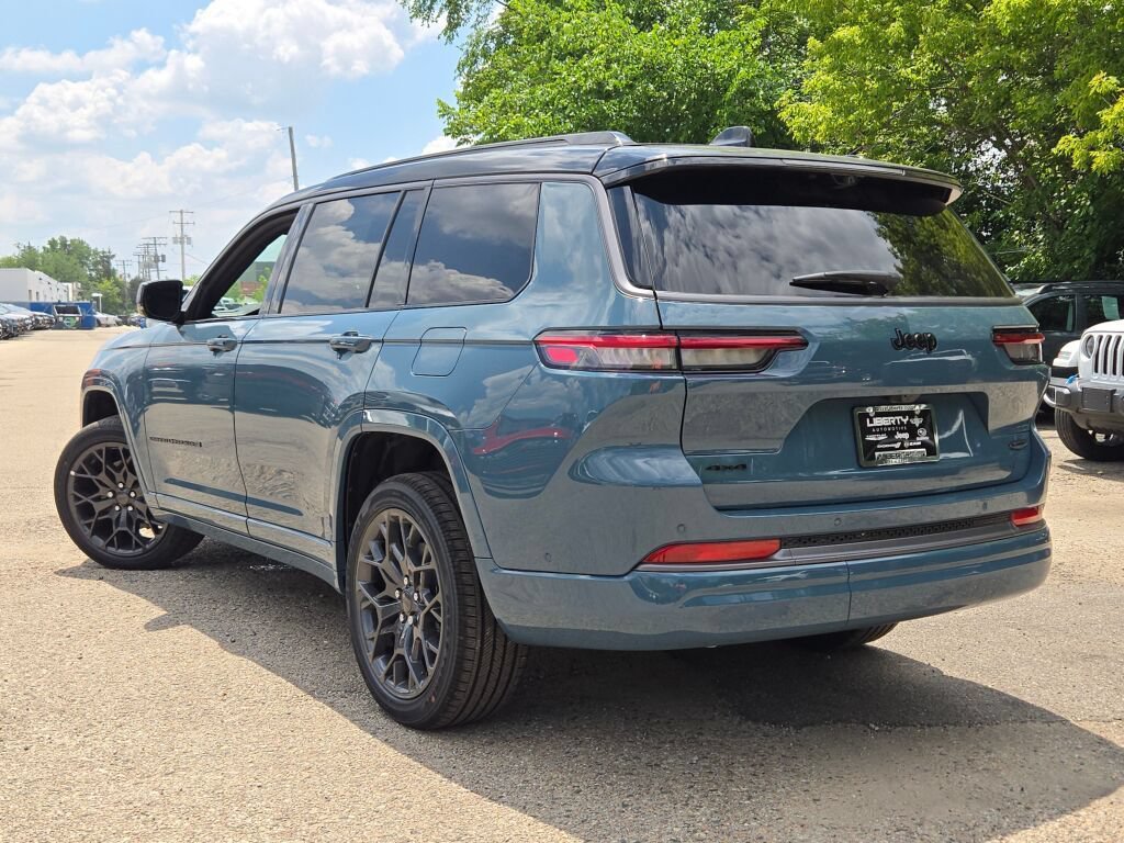 New 2026 Jeep Grand Cherokee L Summit w/ Obsidian Package AWD/4WD image 16