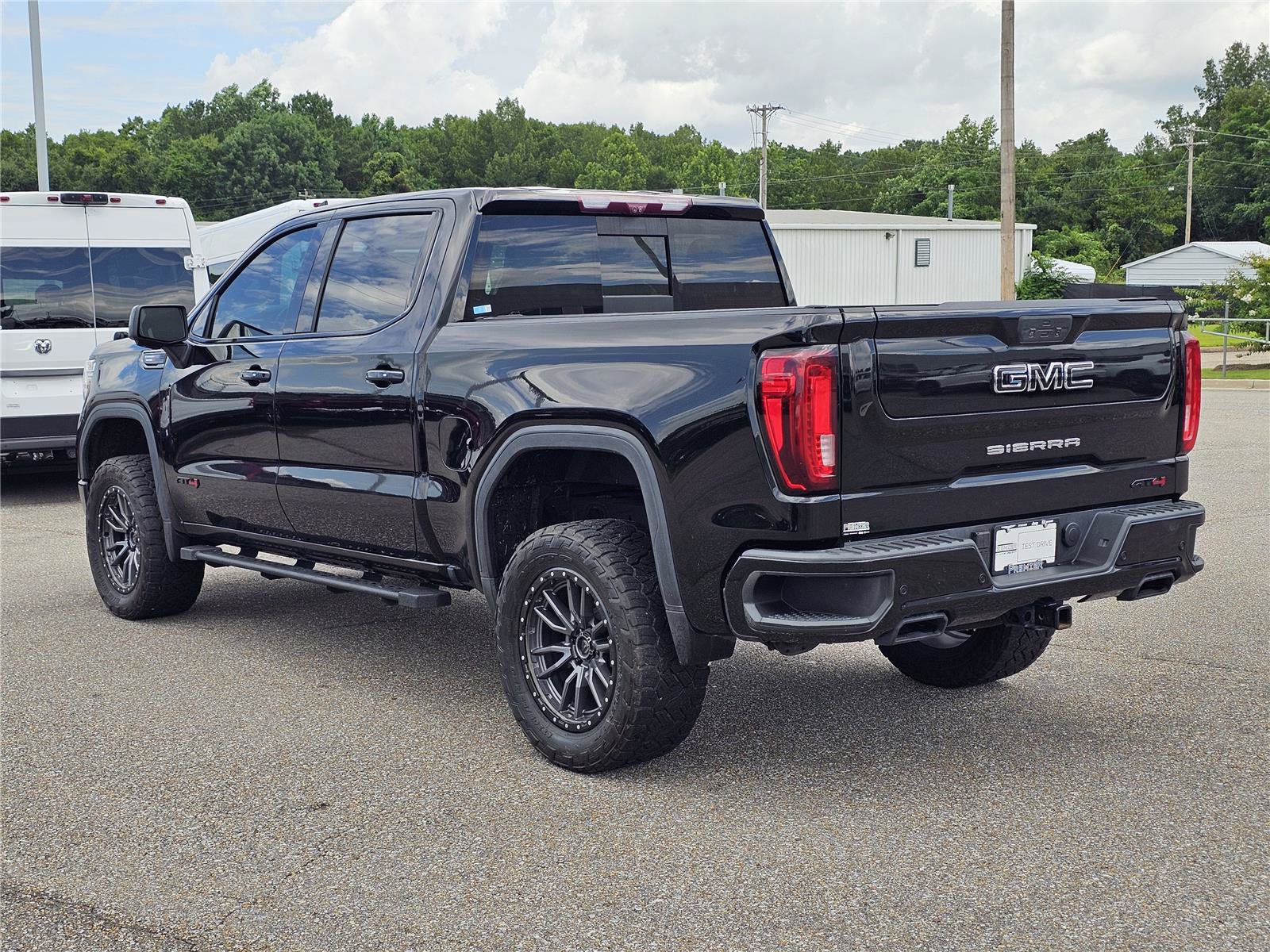 Used 2021 GMC Sierra 1500 AT4 w/ AT4 Value Package AWD/4WD image 14