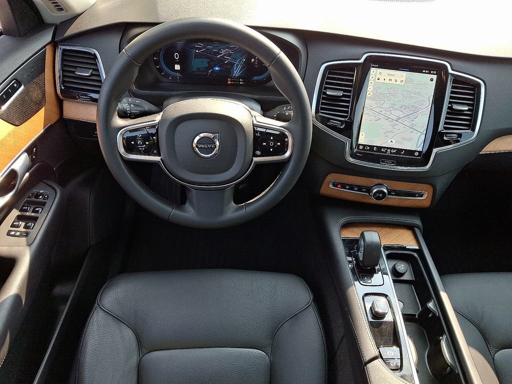 Used 2024 Volvo XC90 T8 Plus w/ Protection Package Premier AWD/4WD image 13
