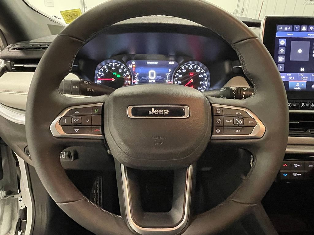 Used 2026 Jeep Compass Limited AWD/4WD image 32