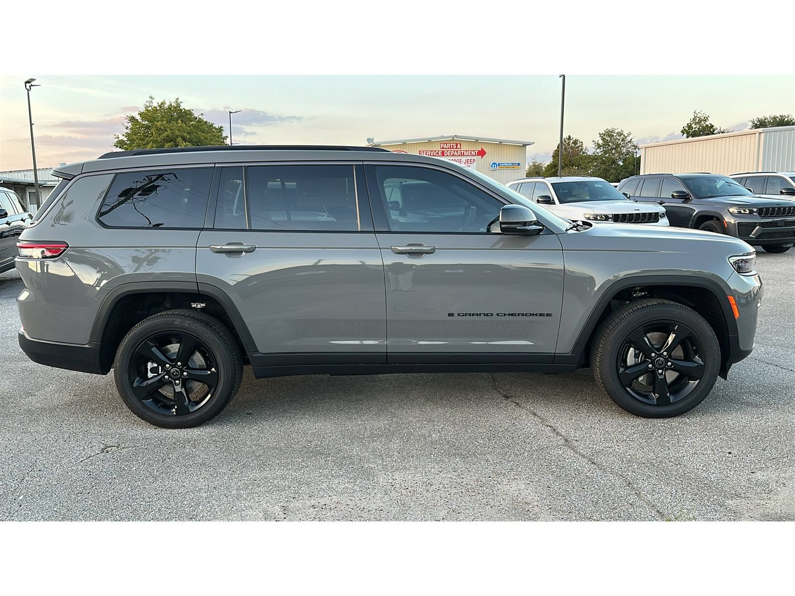 New 2027 Jeep Grand Cherokee L Limited w/ Limited Altitude Package RWD image 7