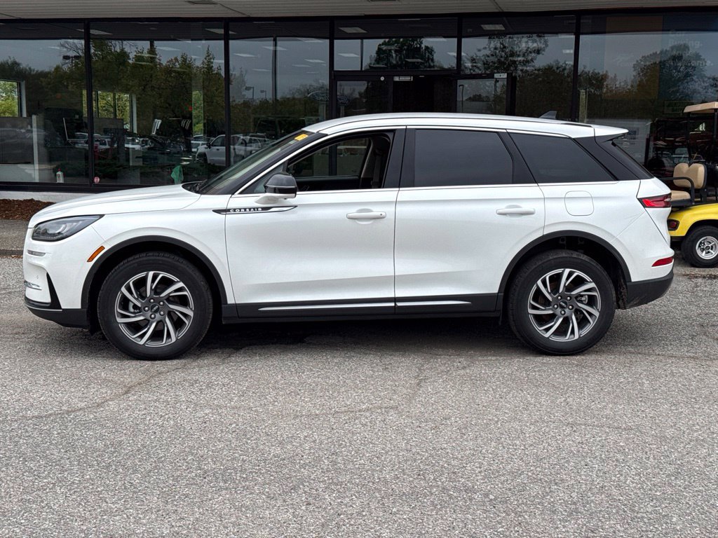 Used 2023 Lincoln Corsair AWD w/ Equipment Group 101A image 8
