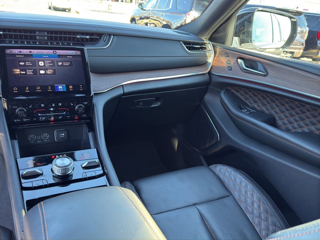 Used 2025 Jeep Grand Cherokee Summit image 26