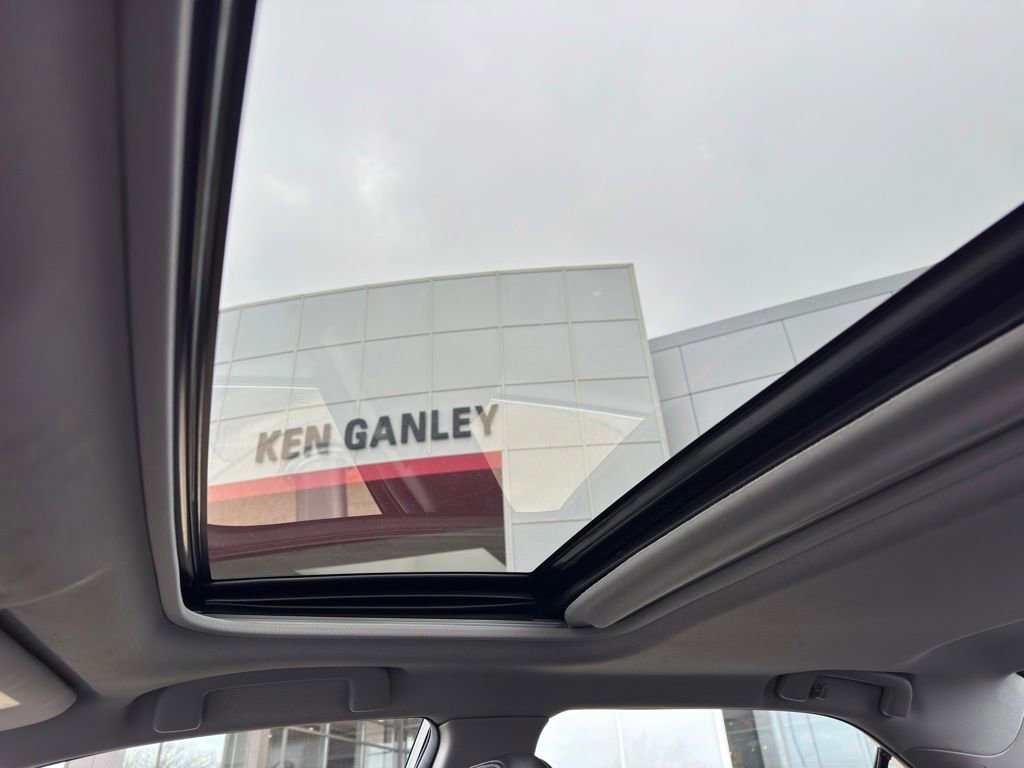 Used 2015 Toyota Camry XLE w/ Advanced Technology Package image 44