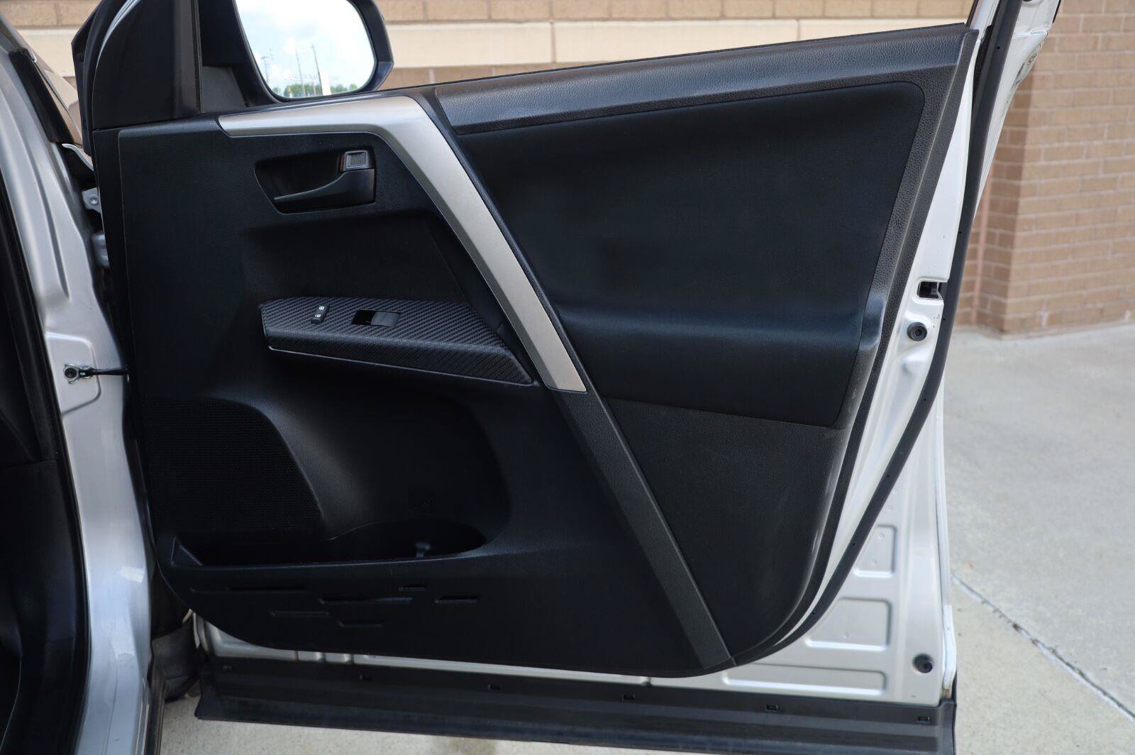 Used 2015 Toyota RAV4 LE FWD image 26