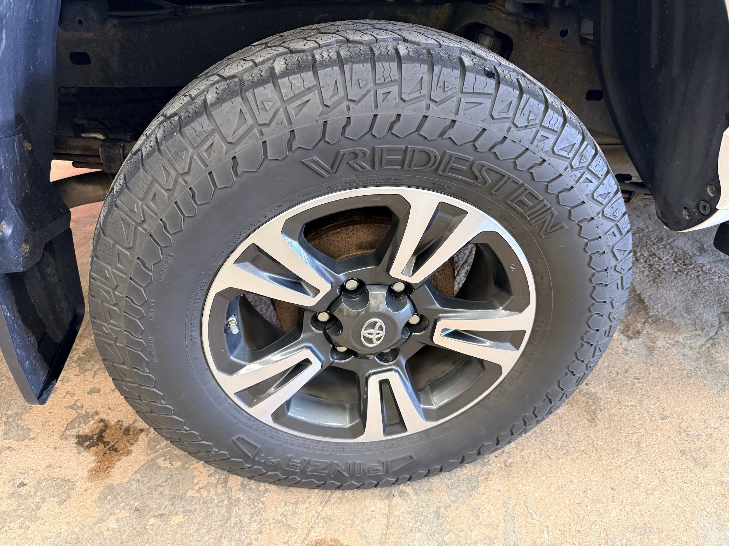 Used 2019 Toyota Tacoma TRD Sport w/ Technology Package AWD/4WD image 12