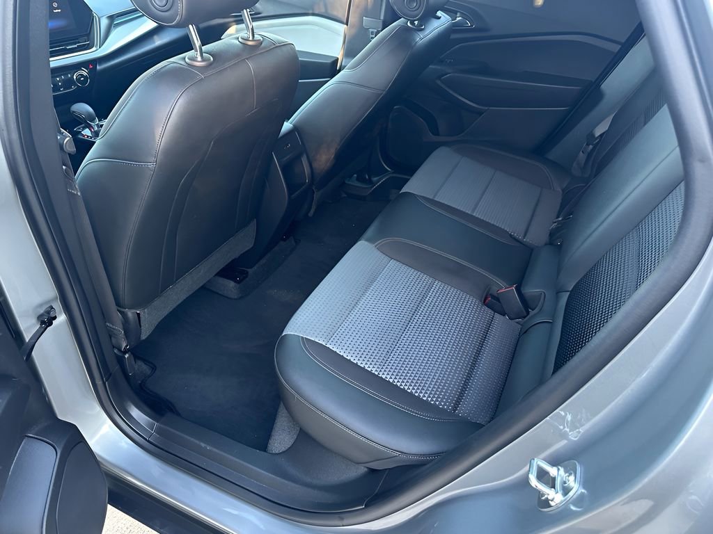 Used 2025 Chevrolet Trax LT w/ LT Convenience Package image 24