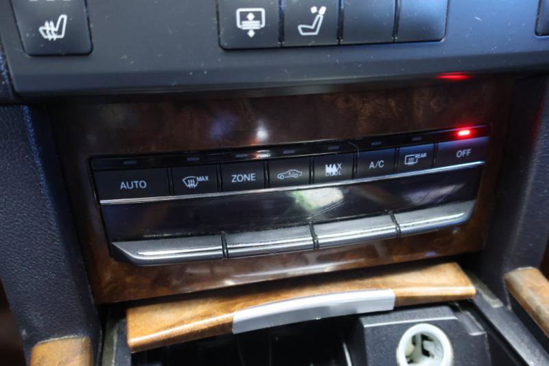 Used 2013 Mercedes-Benz E 350 4MATIC Sedan image 20