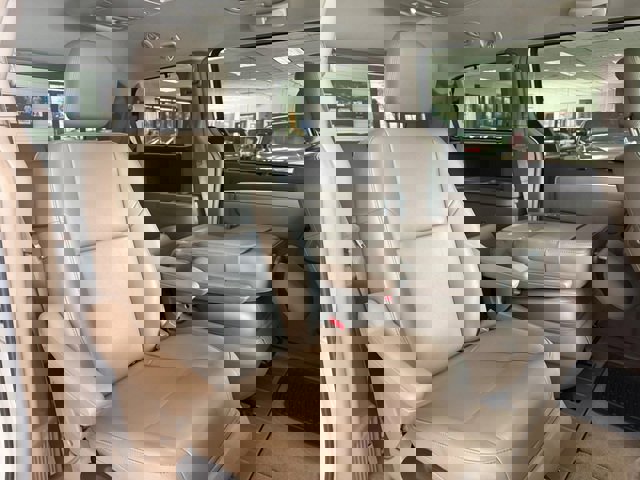 Used 2012 Volkswagen Routan SE FWD image 8