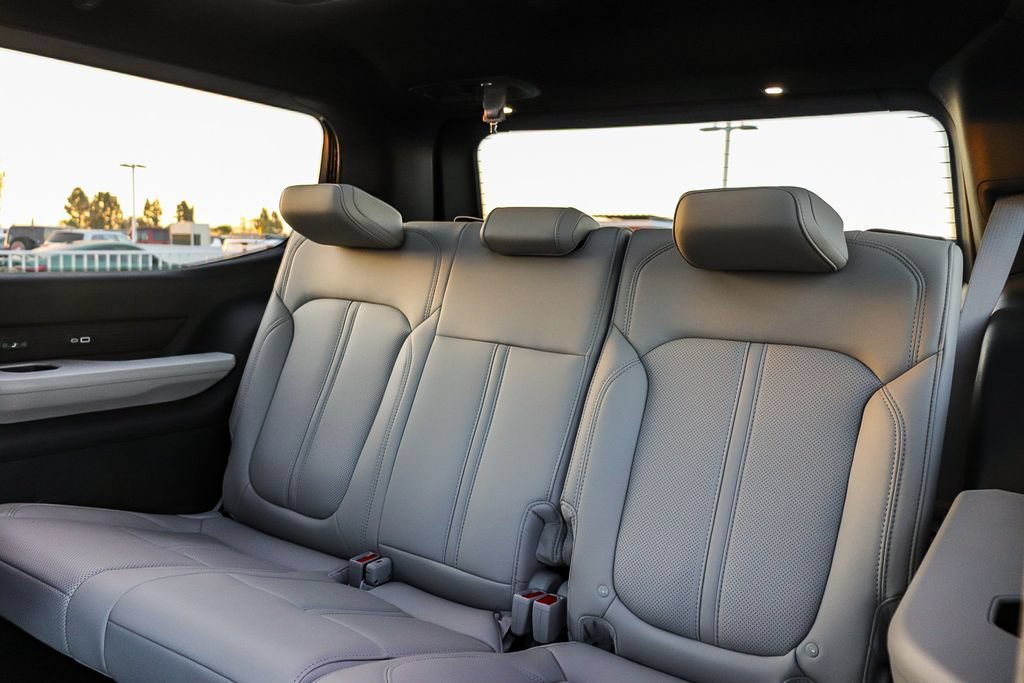 New 2026 Jeep Grand Wagoneer Limited AWD/4WD image 22