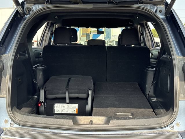 Used 2018 Ford Explorer XLT w/ Equipment Group 201A FWD image 23