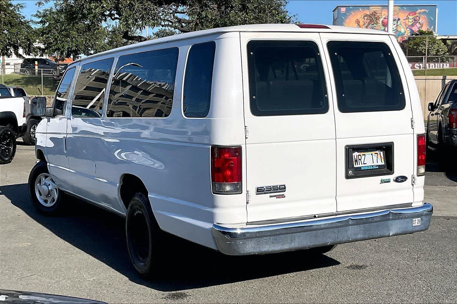 Used 2011 Ford E-350 and Econoline 350 XLT RWD image 4